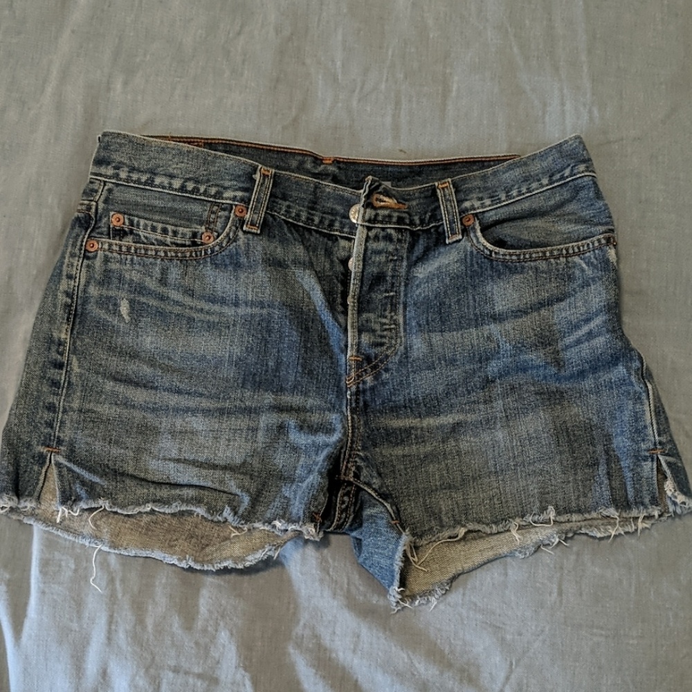 Levi's 501 jean denim shorts size 28